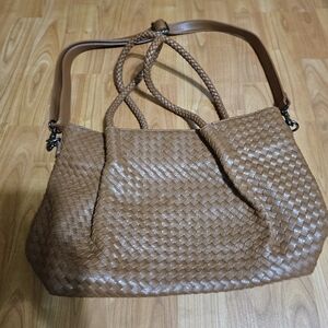 Chic Tan Woven Shoulder Bag